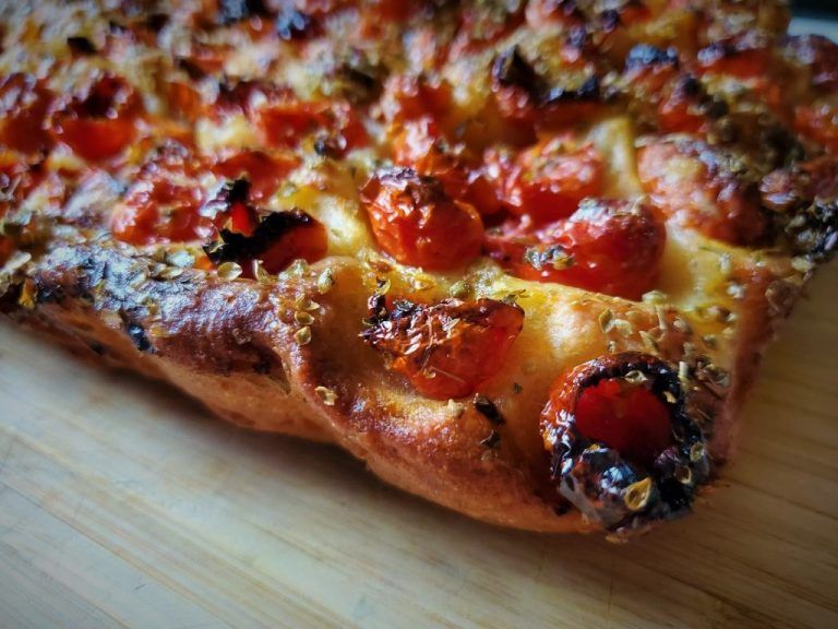 receta de focaccia con tomate