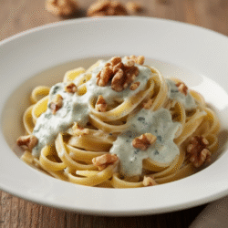 Tallarines con Salsa de Queso Azul y Nueces en Mambo
